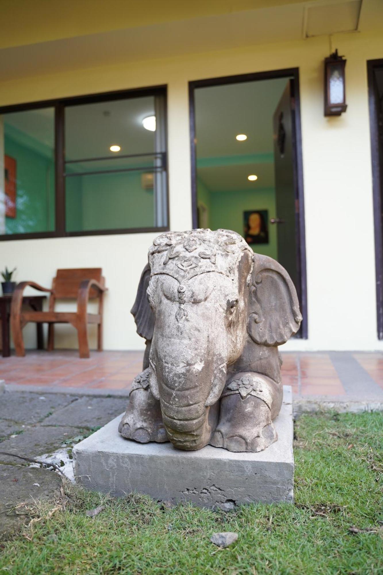Elegant Lanna Guesthouse Chiang Mai Exterior photo